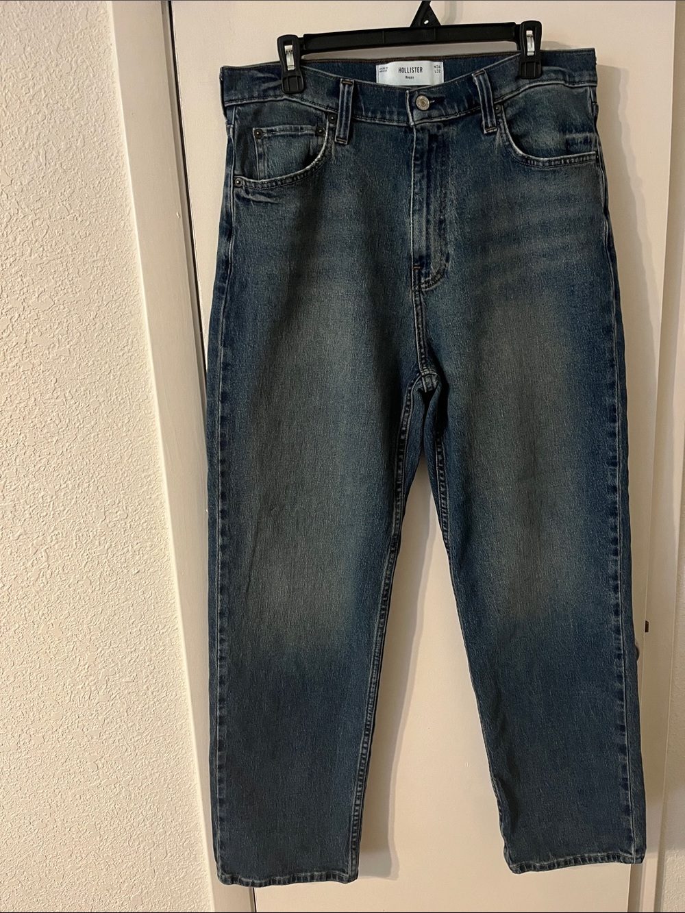 Hollister Men's Dark Washed Blue Relaxed Jeans